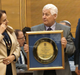 Поздравляем Александра Аграновского с присуждением специальной премии «Человек года 2025»!